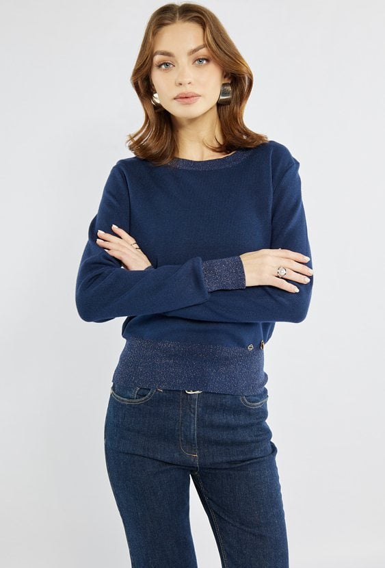 Sweter z połyskującą nicią