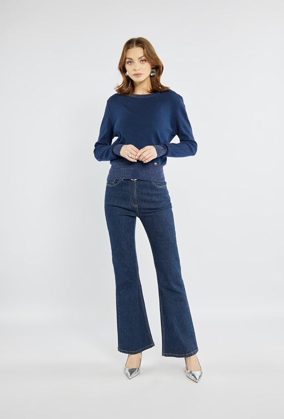 Sweter z połyskującą nicią