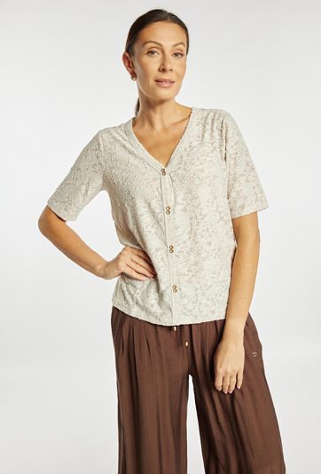 Sweter z delikatnym wzorem