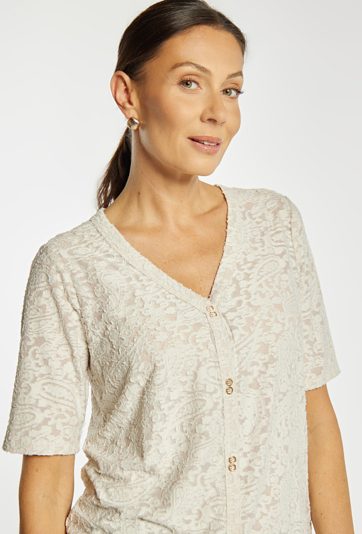 Sweter z delikatnym wzorem