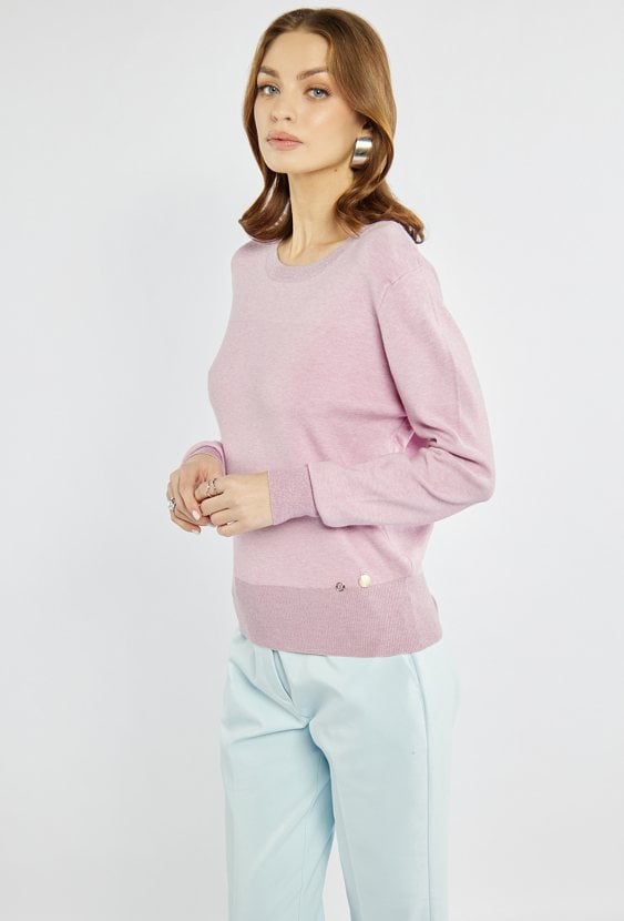 Sweter z połyskującą nicią