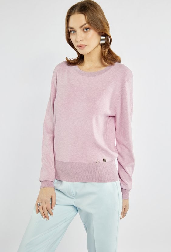 Sweter z połyskującą nicią