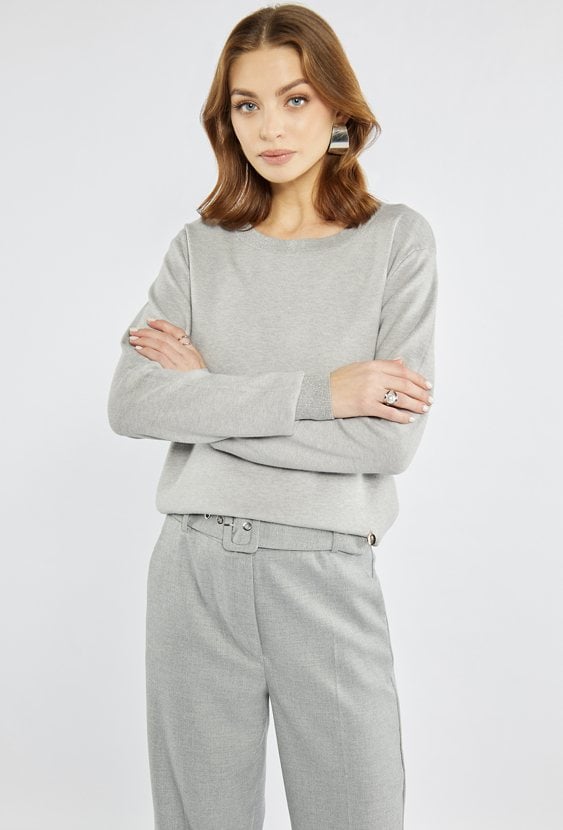 Sweter z połyskującą nicią