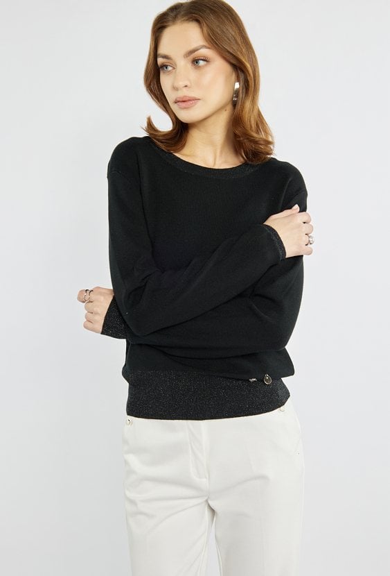 Sweter z połyskującą nicią