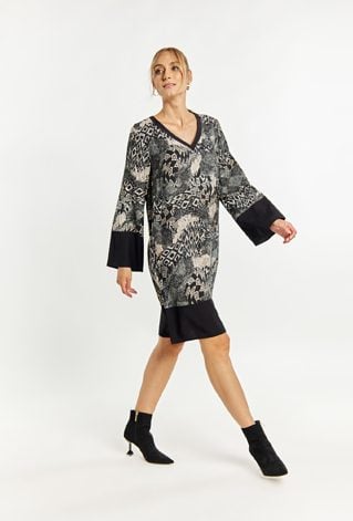 Wzorzysta sukienka o luźnym fasonie