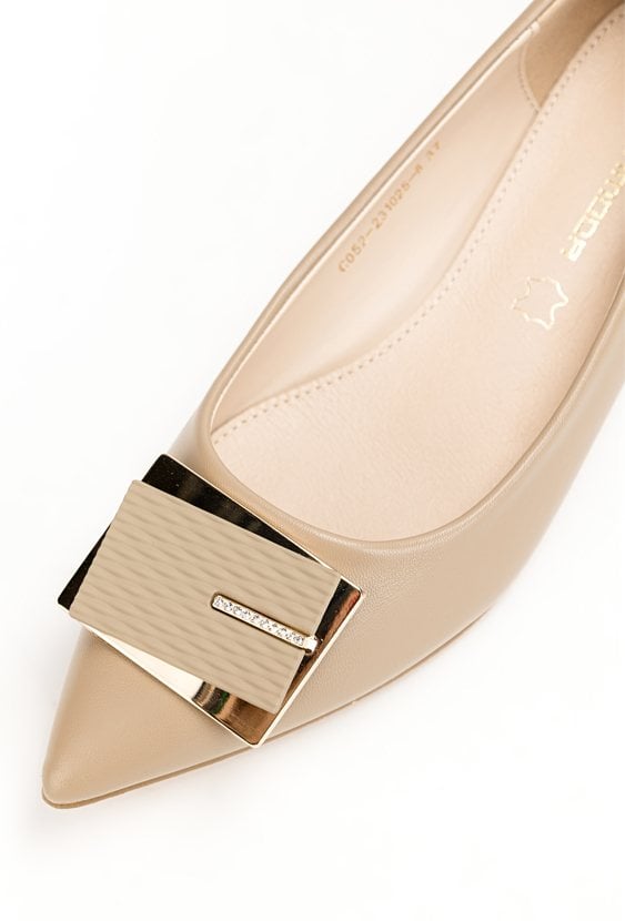 Beżowe czółenka z ozdobną klamrą DIMON