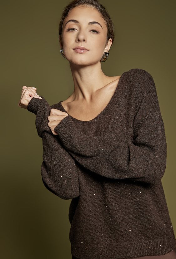 Sweter z delikatnym połyskiem