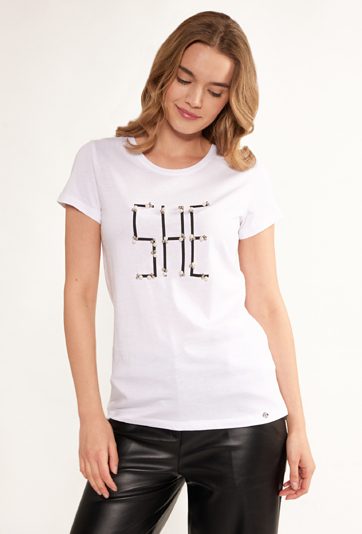 T-shirt z biżuteryjną aplikacją