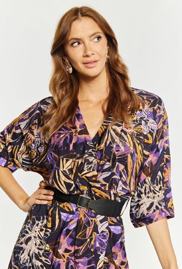 Sukienka z kopertowym dekoltem