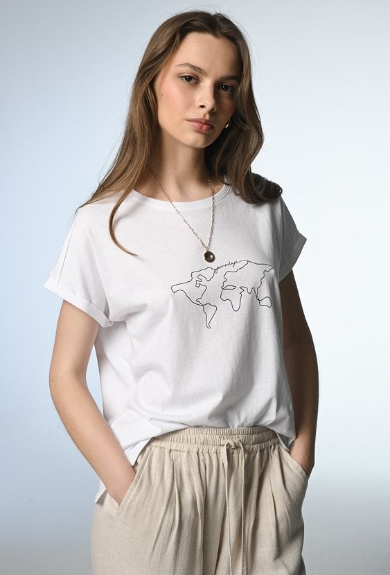 Biały t-shirt z linarną grafiką
