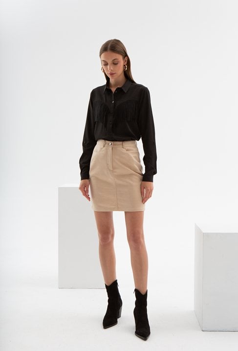 Czarna koszula z frędzlami