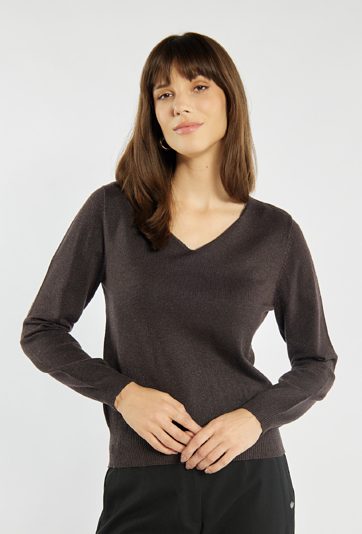 Sweter z subtelnym połyskiem