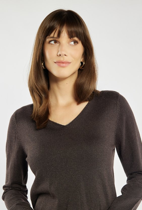 Sweter z subtelnym połyskiem