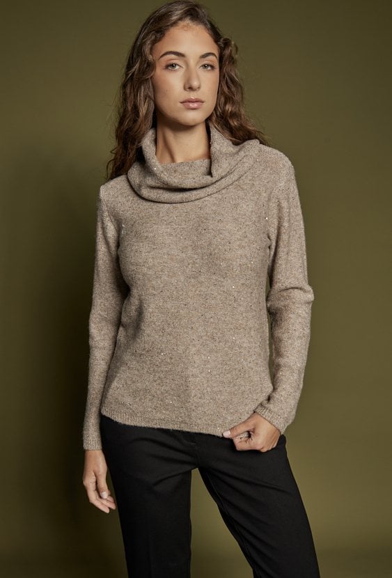 Sweter z luźnym golfem