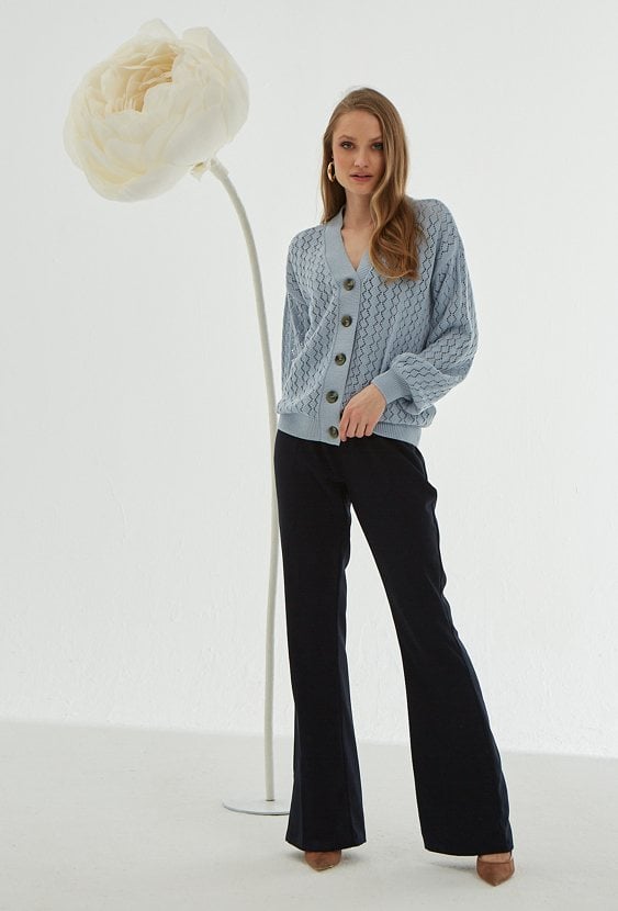 Ażurowy kardigan w kolorze niebieskim