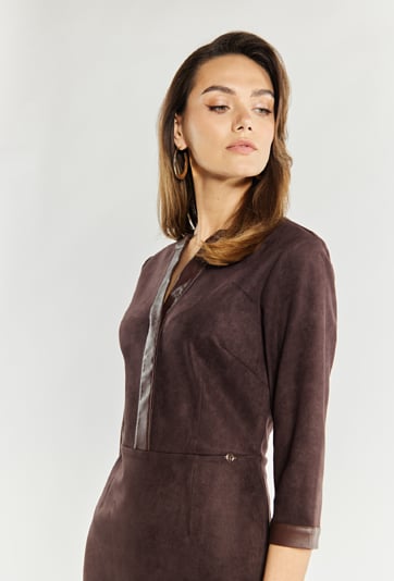 Sukienka damska o dopasowanym kroju