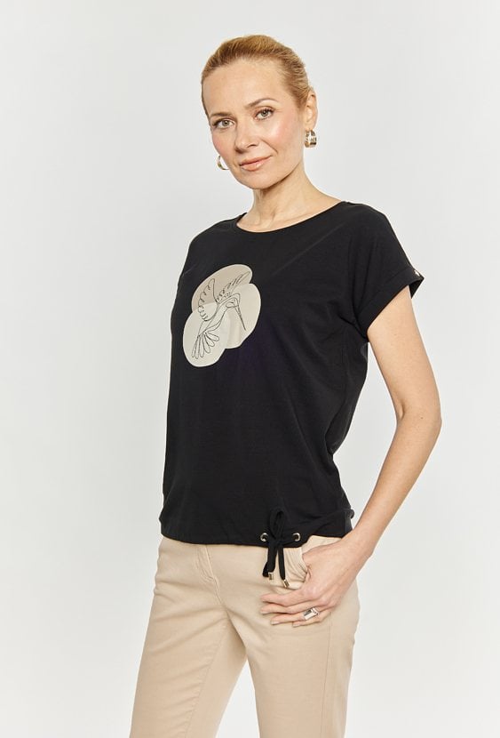 T-shirt damski z haftowanym wzorem