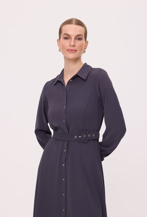 Sukienka z kołnierzem
