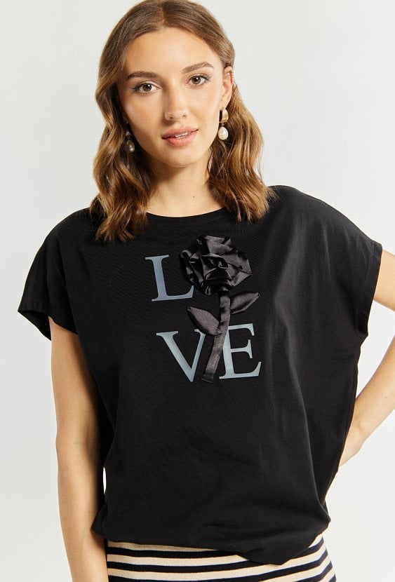 T-shirt z kwiatem 3D