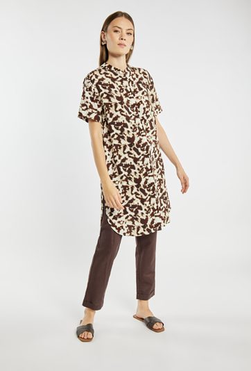 Dłuższa koszula z wzorem