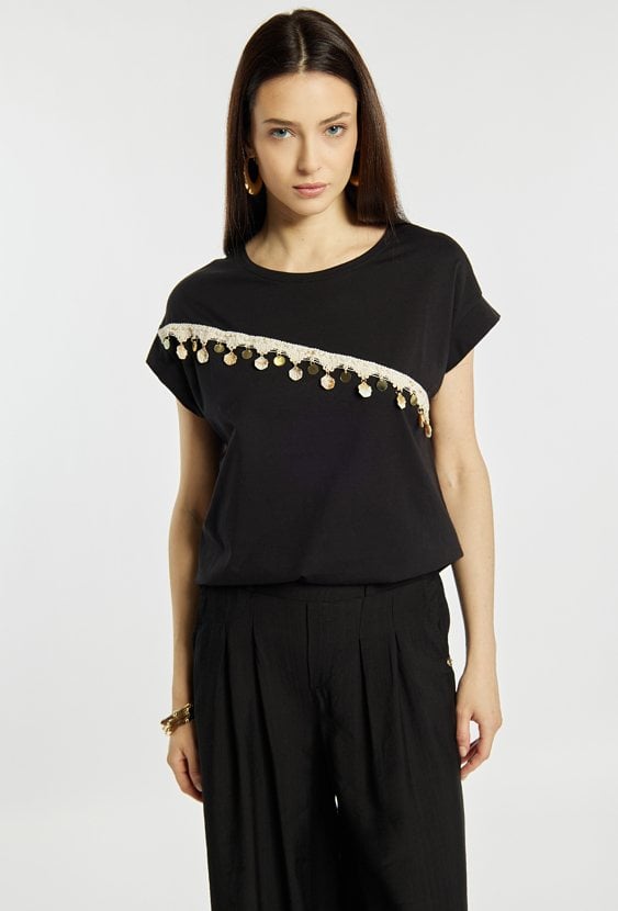 T-shirt z aplikacjami