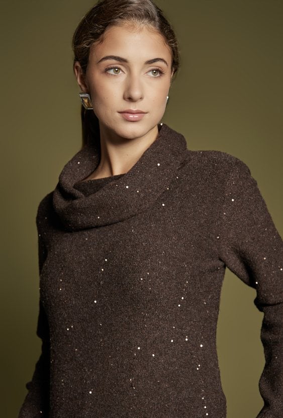Sweter z luźnym golfem