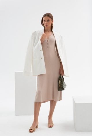 Beżowa sukienka z prążkowanej dzianiny