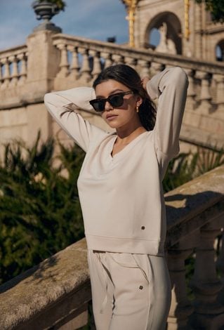 Bluz z modalem i dekoltem w v-nek