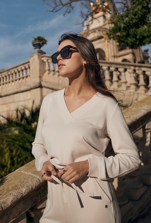 Bluz z modalem i dekoltem w v-nek