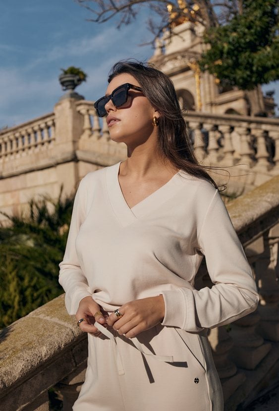 Bluz z modalem i dekoltem w v-nek