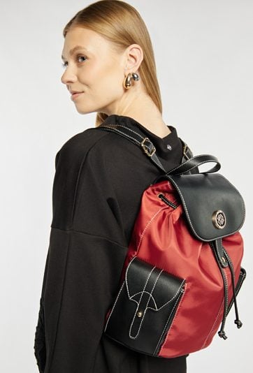 Tekstylny plecak z klapą