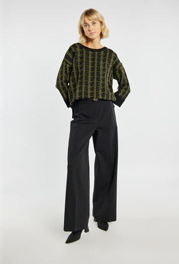 Sweter z wyrazistym wzorem