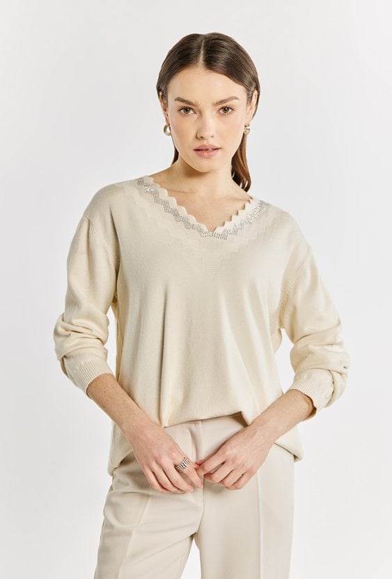 Sweter damski z dżetowym dekoltem