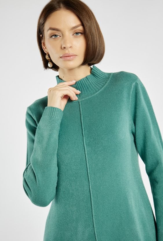 Długi sweter z półgolfem