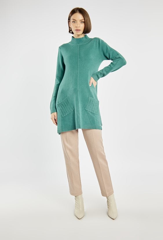 Długi sweter z półgolfem