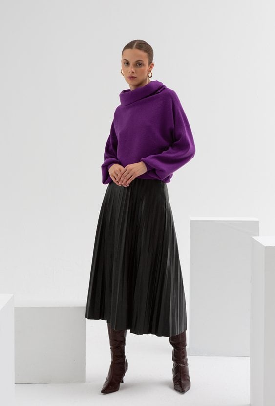 Fioletowy sweter z golfem