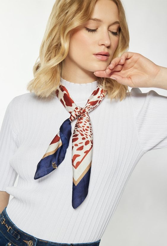 Prążkowany półgolf z krótkim rękawem