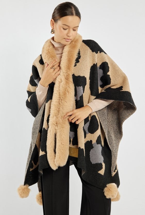 Ponczo z modnym, zwierzęcym wzorem