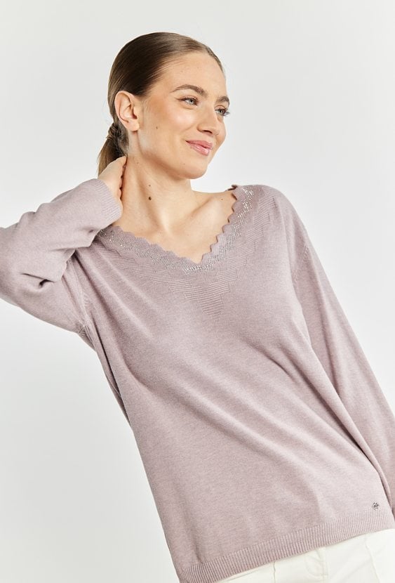 Sweter damski z dżetowym dekoltem