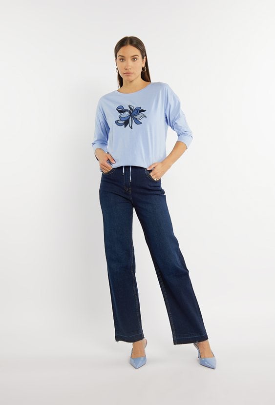 T-shirt damski z haftowanym wzorem