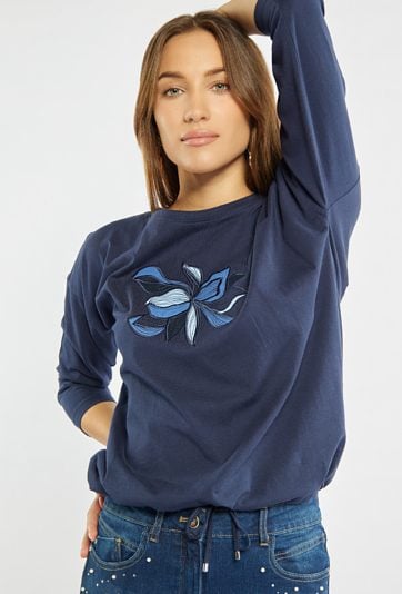 T-shirt damski z haftowanym wzorem