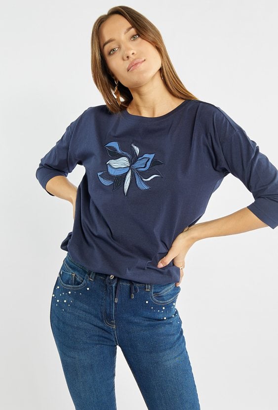 T-shirt damski z haftowanym wzorem