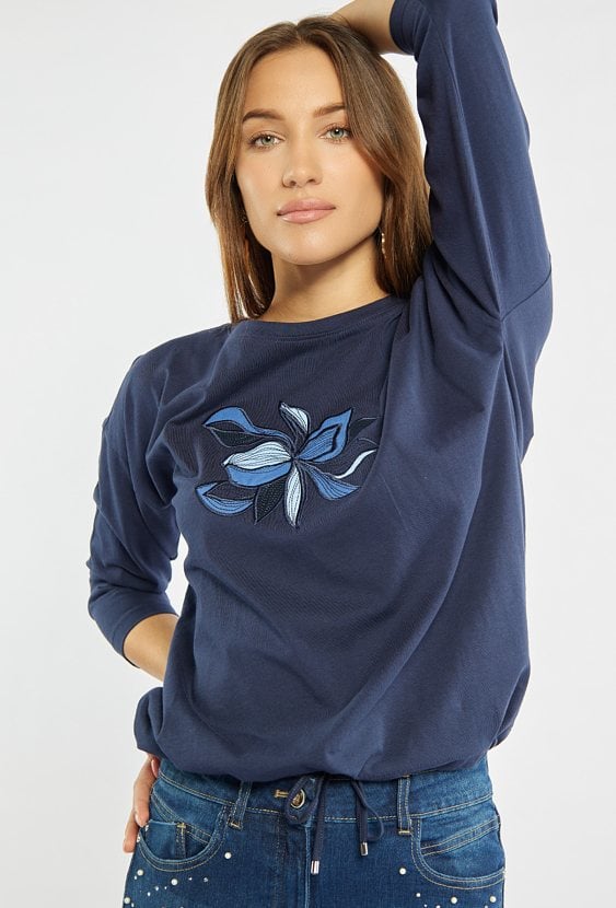 T-shirt damski z haftowanym wzorem