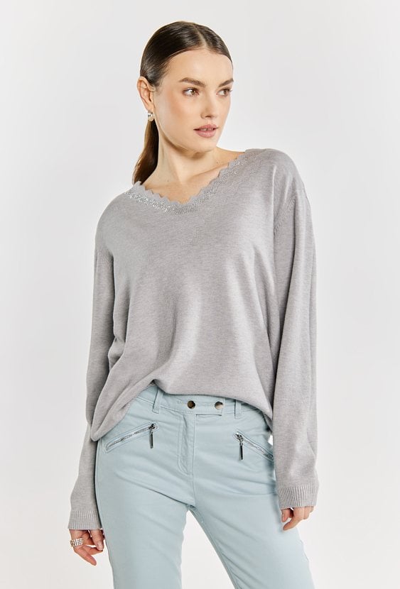 Sweter damski z dżetowym dekoltem
