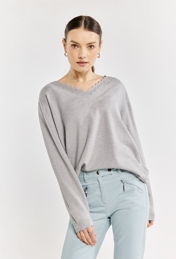 Sweter damski z dżetowym dekoltem