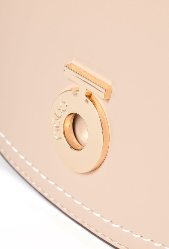 Zaokrąglona listonoszka NOBO z ozdobną taśmą