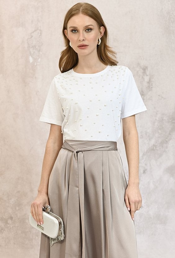 Biały T-shirt z perłami