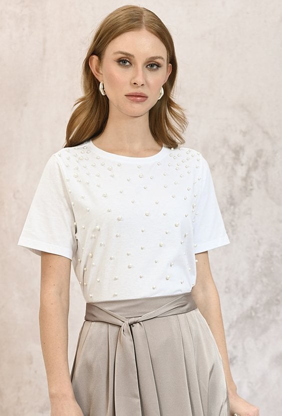 Biały T-shirt z perłami