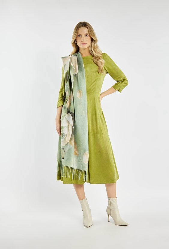 Szalik w odcieniach delikatnej zieleni