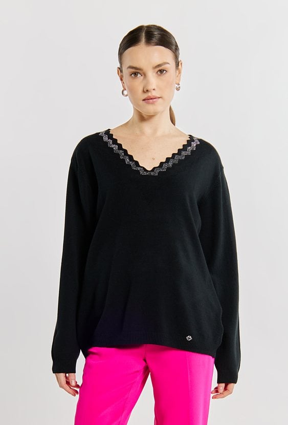 Sweter damski z dżetowym dekoltem